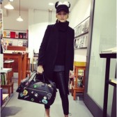 Gigi同款！Karl Lagerfeld 老佛爷同名品牌手提包 £281.2（约2573元）
