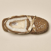 UGG® 'Dakota Flora' 镂空设计毛绒平底鞋 $80.37（约522元）