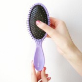 好梳不打结，Wet Brush 白色湿发梳 85元