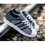 FinishLine.com精选Adidas Originals潮鞋和运动服装等促销
