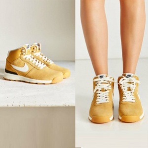 FinishLine：时尚大气！Nike Acorra Suede 女士高帮休闲运动鞋