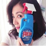 贾静雯同款Moschino手机壳热卖