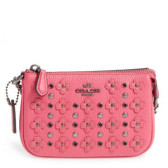 Coach Nolita 15 立体小花装饰手腕包 $75（约487元）
