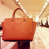 Jomashop：火爆的Michael Kors Selma 中号耳朵包低至$179.99起