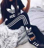 运动新时尚！精选Adidas 阿迪达斯潮鞋、服装等低至5折特卖
