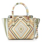 Bergdorf Goodman 现有 Valentino 铆钉手袋热卖