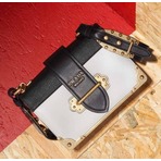 Prada 美包配件等新品开卖