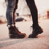 6pm：Dr. Martens 精选马丁靴低至3折+额外9折+任意订单免运费