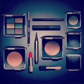 Estee Lauder 雅诗兰黛美国官网 ：Victoria Beckham × Estée Lauder 维多利亚贝克汉姆与雅诗兰黛合作款限量彩妆正式发售