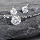 Swarovski 施华洛世奇经典圆形水晶吊坠、耳环套装 $85.88（约601元）