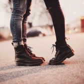 6pm：Dr. Martens 精选马丁靴低至5折
