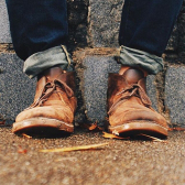 The Hut ：Clarks 男女单鞋短靴等 8折！
