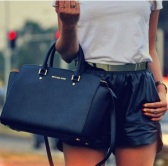 Michael Kors Selma Saffiano 中号海军蓝手袋 $159.99（约1138元）