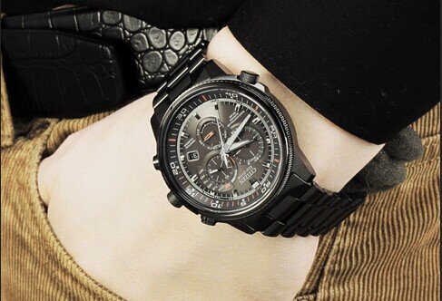 CITIZEN 西铁城 Nighthawk 夜鹰系列 AT4117-56H 男士光动能表腕表
