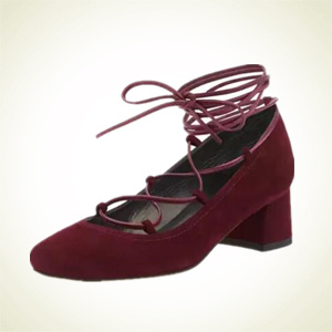 Neiman Marcus：Stuart Weitzman 今年最in酒红绑带方跟鞋