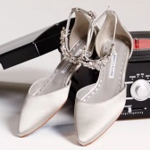 【大码福利】Manolo Blahnik 超美镶嵌平底鞋 高级灰&宝蓝色 7折！$696（约4997元）