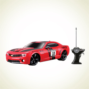 Amazon.com： Maisto R/C 1:24 2010雪佛兰大黄蜂SS RS无线电遥控车模型