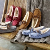 UGG Dakota 女士豆沙红蝴蝶结毛绒乐福鞋 $49.99（约362元）