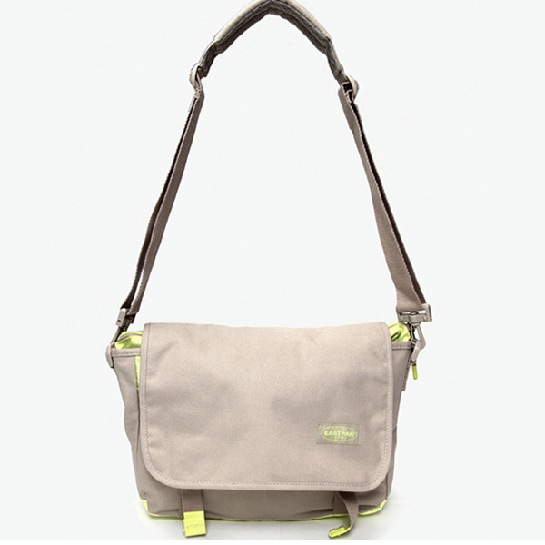 大牌好款！EASTPAK 007系列11.5L 纯色单肩挎包 116元