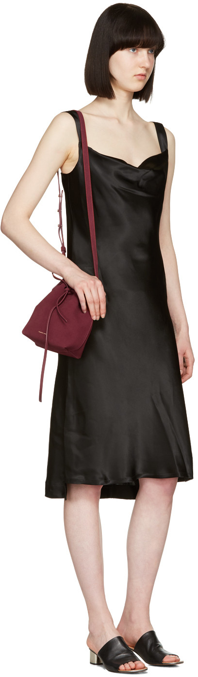 Mansur Gavriel 酒红麂皮迷你迷你水桶包 $395（约2861元）