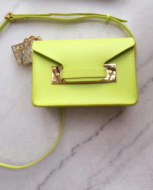 Sophie Hulme 荧光黄 Nano 马鞍包 5（约2427元）