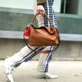 Neiman Marcus：Loewe 女士手袋 满额送礼卡 高达$500