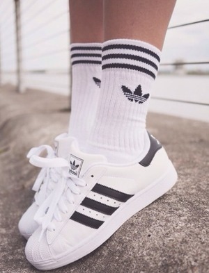 adidas三叶草时尚女袜2色热卖