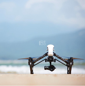 大疆（DJI） INSPIRE 1 V2.0 悟 专业航拍无人机 视觉定位系统 自带可拆式三轴云台相机 ￥10699