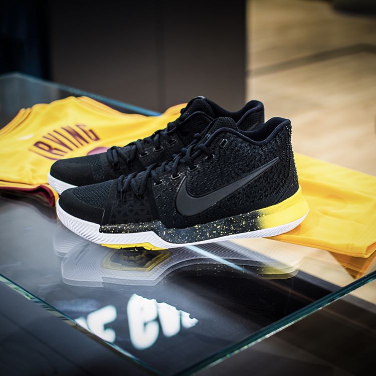 欧文第三双签名鞋！Kyrie 3 EP 耐克官网899元有售