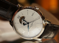 名仕（Baume & Mercier） MOA08688 男士自动机械腕表 经典透明小窗设计 ￥8000
