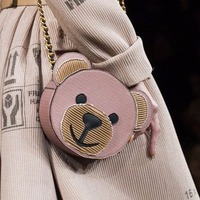低至4折 小熊毛衣裙$318 Moschino 潮服热卖 粉丝最爱小熊毛衣款式全 超多半价