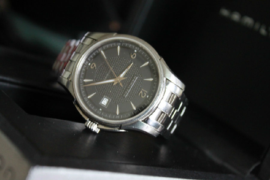 HAMILTON 汉米尔顿 JAZZMASTER系列 男士机械腕表 H32455135 339美元约￥2242（京东5709元） 买手党-买手聚集的地方
