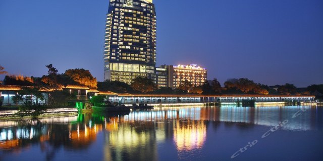 酒店特惠：无锡君来湖滨饭店1晚+鼋头渚门票2张 597元起/间