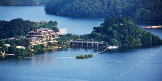 酒店特惠： 千岛湖温馨岛蝶来度假酒店1晚+千岛湖中心湖区门票2张 750元起/间