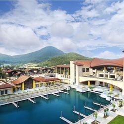 恒温无边泳池： 三亚亚龙湾瑞吉度假酒店1晚+双早 1000元起/间