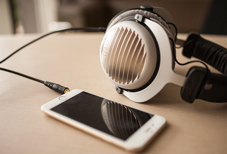 beyerdynamic 拜亚动力 DT990 开放式头戴式 HiFi 耳机 600欧姆 Chrome特别版 149.99美元约￥947（京东1899元） 买手党-买手聚集的地方